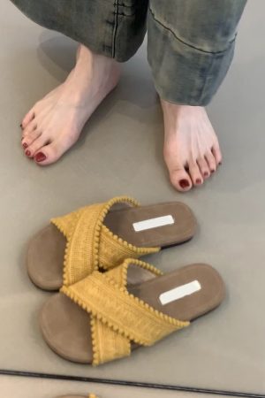 Sheepskin Flat Cross-Strap Sandals for Women - Casual Beach Footwear Perfect for Summer Outfits and Skirts