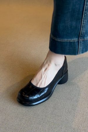 Sheepskin French Round-Toe High-Heeled Mary Jane Shoes for Women - Elegant Chunky Heel Slip-On Commuter Style