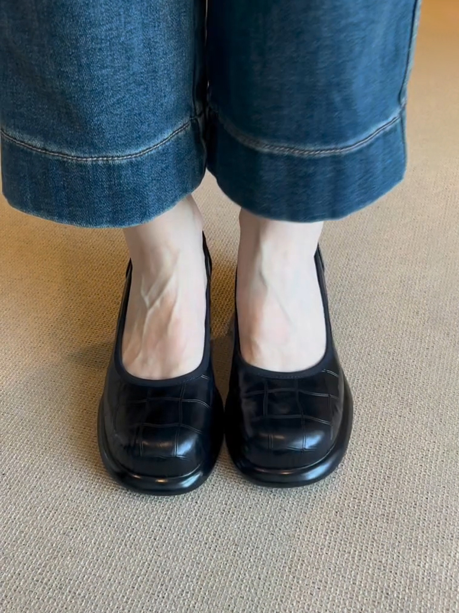 Sheepskin French Round-Toe High-Heeled Mary Jane Shoes for Women - Elegant Chunky Heel Slip-On Commuter Style Sheepskin French Round-Toe High-Heeled Mary Jane Shoes for Women - Elegant Chunky Heel Slip-On Commuter Style