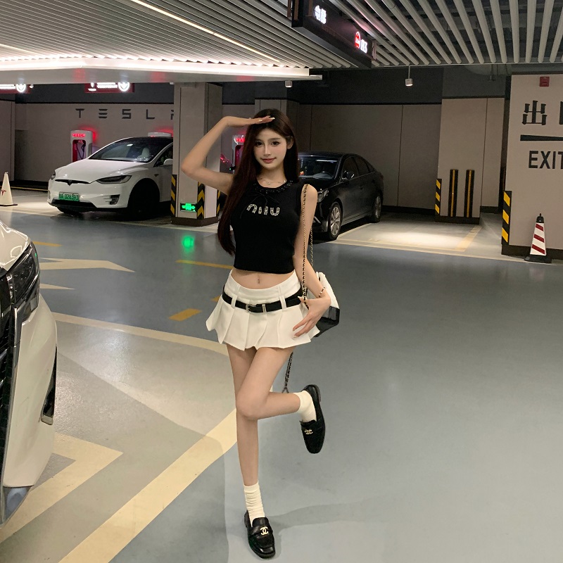 Sleeveless Ice Silk Knitted Crop Top - Luna Lona Little Fragrance Style Summer Vest for Women, Slim Fit, Trendy College Look Sleeveless Ice Silk Knitted Crop Top - Luna Lona Little Fragrance Style Summer Vest for Women, Slim Fit, Trendy College Look