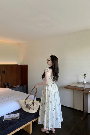 Slightly Chubby Green Floral Plus-Size Dress with Square Neck and Off-Shoulder Design, Small Flying Sleeves, Summer Tea Style