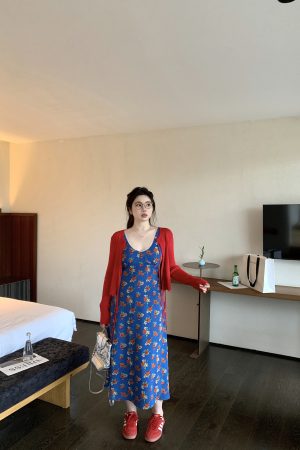 Slightly Chubby Retro Red Knitted Cardigan - Versatile Spring Sweater for Cool Air Conditioning, Perfect for Y2K Style Outfits