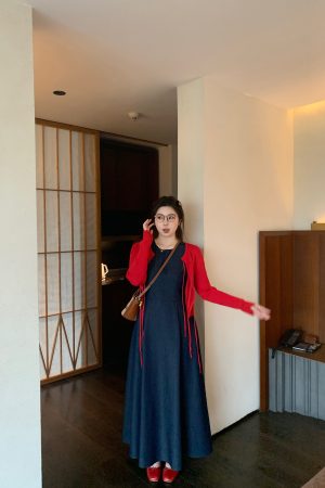 Slightly Chubby Retro Red Knitted Cardigan - Versatile Spring Sweater for Cool Air Conditioning, Perfect for Y2K Style Outfits