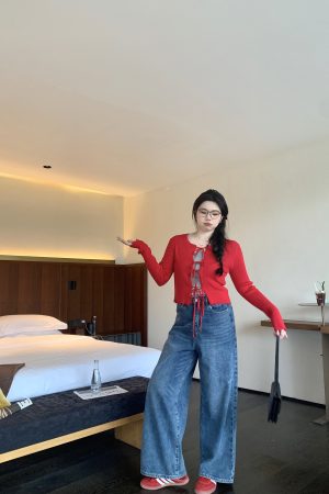 Slightly Chubby Retro Red Knitted Cardigan - Versatile Spring Sweater for Cool Air Conditioning, Perfect for Y2K Style Outfits