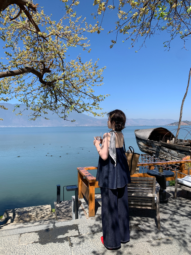 Slightly Chubby Sweetheart Bomber Denim Cami Top - Loose Sleeveless Plus Size Outerwear for Casual Y2K Style Slightly Chubby Sweetheart Bomber Denim Cami Top - Loose Sleeveless Plus Size Outerwear for Casual Y2K Style