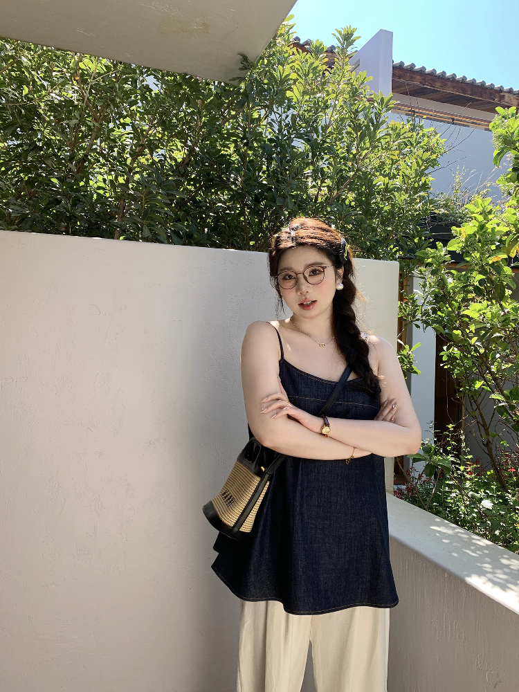 Slightly Chubby Sweetheart Bomber Denim Cami Top - Loose Sleeveless Plus Size Outerwear for Casual Y2K Style Slightly Chubby Sweetheart Bomber Denim Cami Top - Loose Sleeveless Plus Size Outerwear for Casual Y2K Style