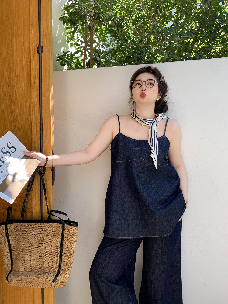 Slightly Chubby Sweetheart Bomber Denim Cami Top - Loose Sleeveless Plus Size Outerwear for Casual Y2K Style Slightly Chubby Sweetheart Bomber Denim Cami Top - Loose Sleeveless Plus Size Outerwear for Casual Y2K Style