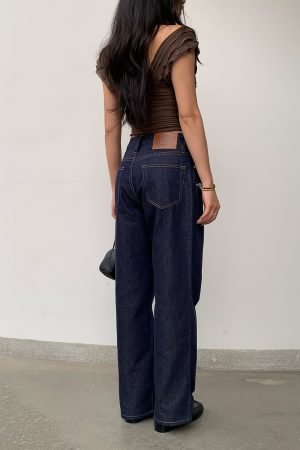 Slightly Curved Low-Rise Tencel Jeans - Fade Resistant, Straight Leg Design for Y2K and 90s Style Enthusiasts