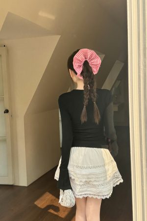 Slim-Fit Black and White V-Neck Faux Two-Piece Cardigan with Flared Long Sleeves T-Shirt Top for Spring and Autumn