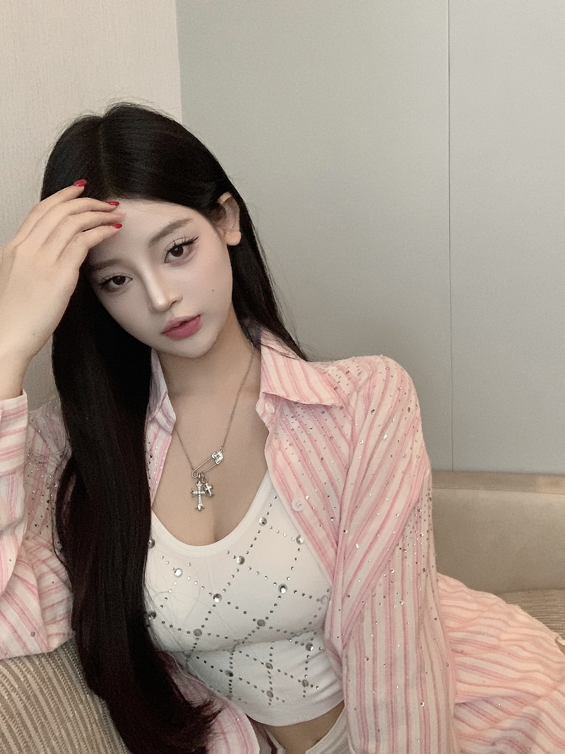 Slim Fit Diamond Back Vest Camisole with Built-In Chest Pad - Pure Desire Design, Stylish 90s Inspired Top Slim Fit Diamond Back Vest Camisole with Built-In Chest Pad - Pure Desire Design, Stylish 90s Inspired Top