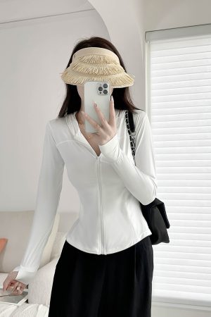 Slim-Fit Hooded Sun Protection Zip-Up Jacket with Bee Design, Tummy-Covering, Stretchy Long Sleeve for Spring-Summer Casual Wear