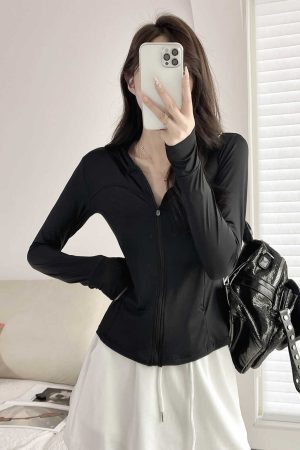 Slim-Fit Hooded Sun Protection Zip-Up Jacket with Bee Design, Tummy-Covering, Stretchy Long Sleeve for Spring-Summer Casual Wear