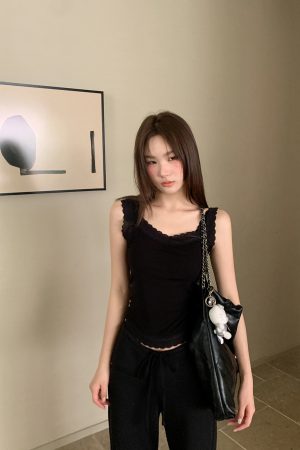 Slim-Fit Lace Edge Padded Camisole for Women - Summer Bow Sleeveless Top, Trendy Niche Design, Perfect for Casual and Y2K Style