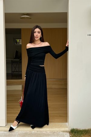 Slim-Fit One-Shoulder Skin-Baring Top and Pleated Long Skirt Set - Light Fabric Spring Korean Style Outfit