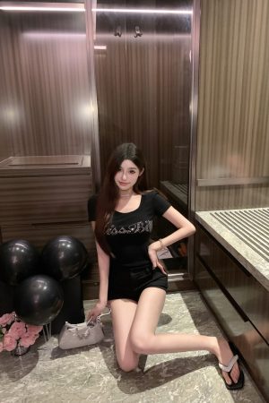 Slim Fit Round Neck T-Shirt - Luna Lunna 419 - Chic Practical Top for Everyday Wear, Perfect for 90s and Y2K Style Lovers