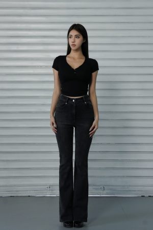 Slim Fit Short Sleeve Buttoned T-Shirt - Versatile Basic Top for Everyday Wear, Perfect for Casual and Smart-Casual Styles