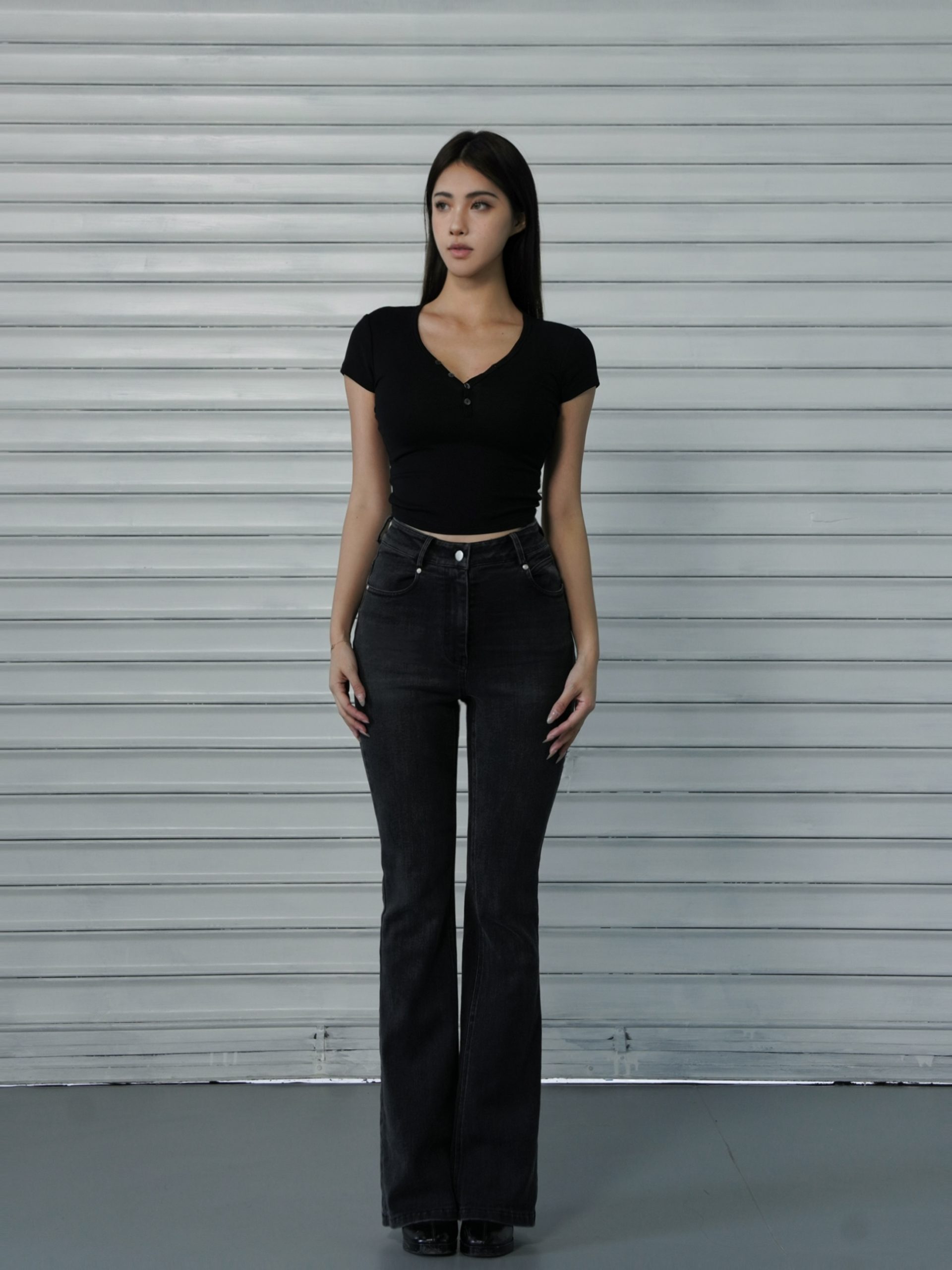 Slim Fit Short Sleeve Buttoned T-Shirt - Versatile Basic Top for Everyday Wear, Perfect for Casual and Smart-Casual Styles Slim Fit Short Sleeve Buttoned T-Shirt - Versatile Basic Top for Everyday Wear, Perfect for Casual and Smart-Casual Styles