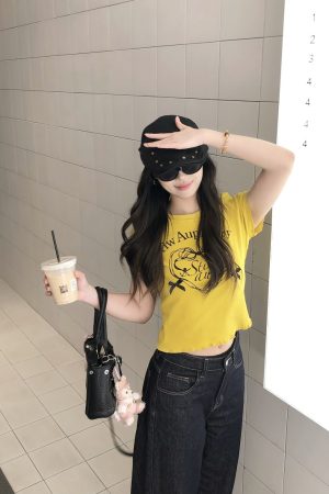 Slim Fit Short Sleeve T-Shirt with Letter Print and Bow Detail - Limited Time Discount Fashion Top for Stylish Outfits