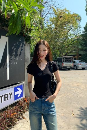 Slim Fit V-Neck Raglan T-Shirt for Women - Summer 2025, Chicken Heart Collar, Casual Style, Trendy Short Sleeve Top