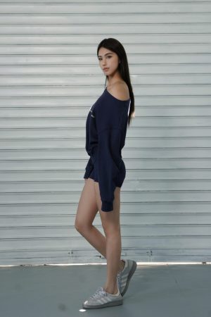 Slouchy Oversized Sweatshirt with Retro Casual One-Shoulder Design - Y2K Inspired Fashion