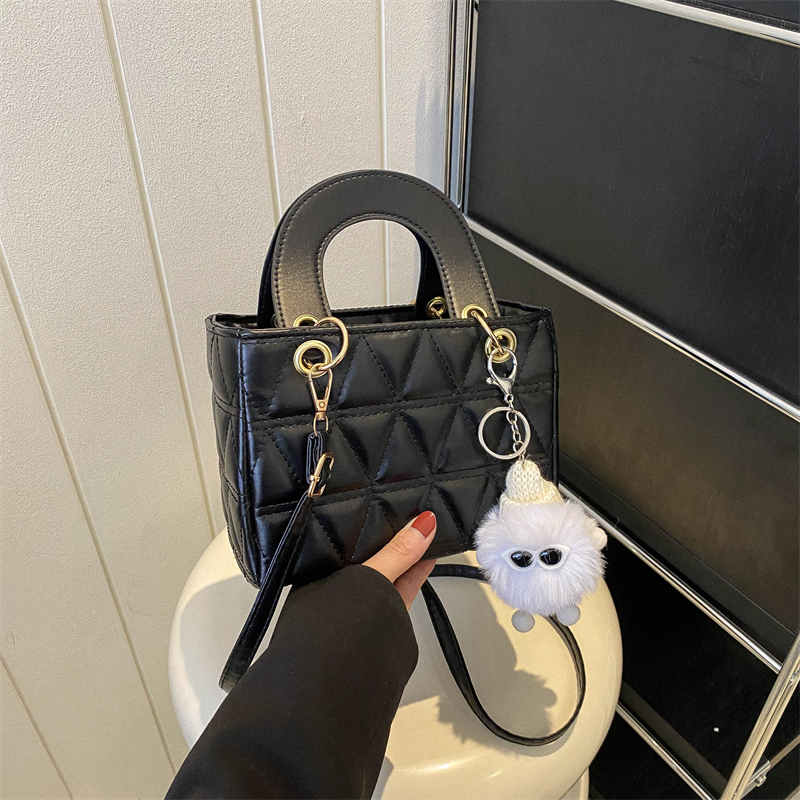 Small Diamond-Pattern Mini Bucket Bag for Women - Trendy Summer 2025 Crossbody Handbag for Commuting and Everyday Style Small Diamond-Pattern Mini Bucket Bag for Women - Trendy Summer 2025 Crossbody Handbag for Commuting and Everyday Style