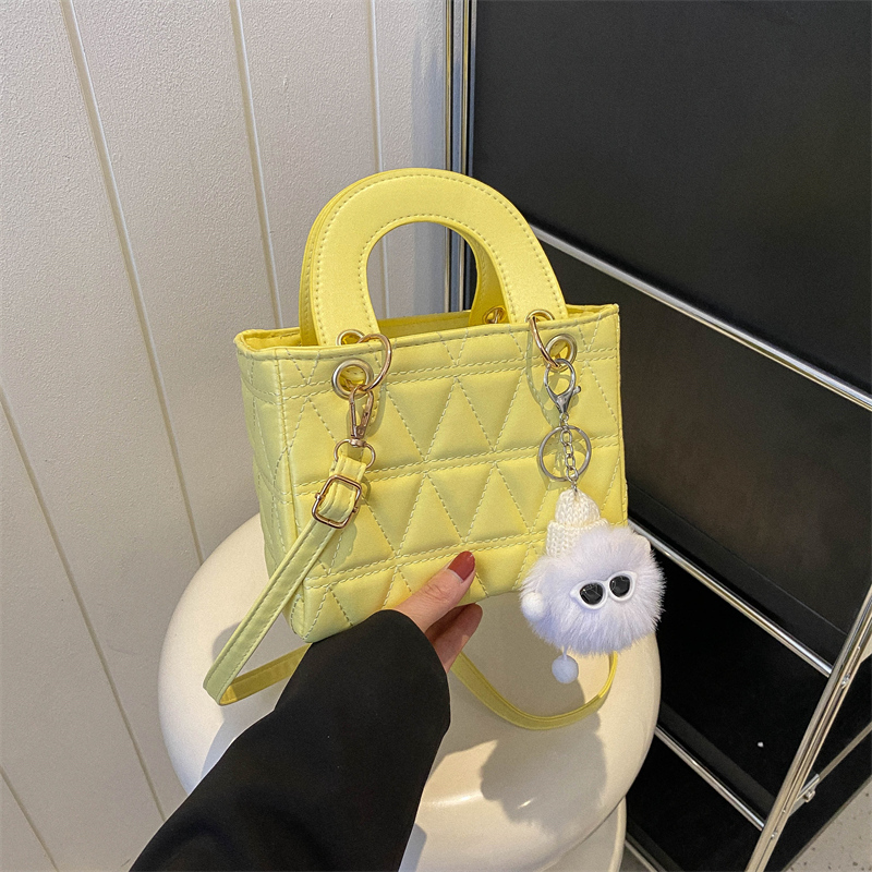 Small Diamond-Pattern Mini Bucket Bag for Women - Trendy Summer 2025 Crossbody Handbag for Commuting and Everyday Style Small Diamond-Pattern Mini Bucket Bag for Women - Trendy Summer 2025 Crossbody Handbag for Commuting and Everyday Style