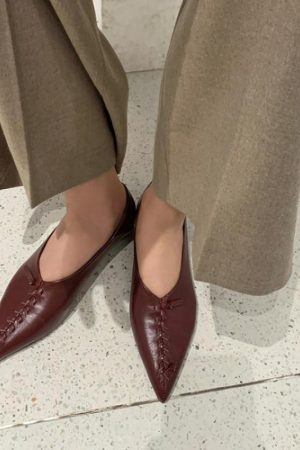 Soft Sole Non-Rubbing French Black Pointed Toe Leather Shoes with Internal Height Increase for Comfort and Style