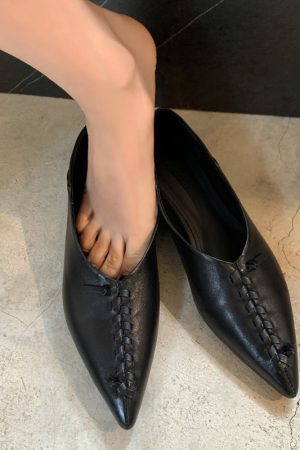 Soft Sole Non-Rubbing French Black Pointed Toe Leather Shoes with Internal Height Increase for Comfort and Style