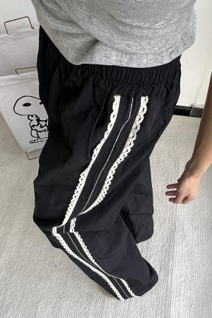 Spicy Girl Cargo Pants for Women – American-Style Lace Splicing, Wide-Leg Design, Flattering for Petite Figures, Versatile Casual Wear