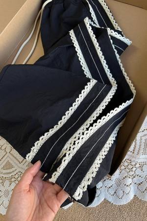 Spicy Girl Cargo Pants for Women – American-Style Lace Splicing, Wide-Leg Design, Flattering for Petite Figures, Versatile Casual Wear