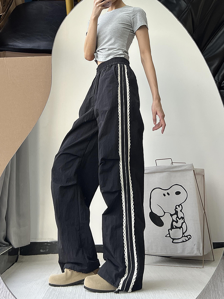 Spicy Girl Cargo Pants for Women – American-Style Lace Splicing, Wide-Leg Design, Flattering for Petite Figures, Versatile Casual Wear Spicy Girl Cargo Pants for Women – American-Style Lace Splicing, Wide-Leg Design, Flattering for Petite Figures, Versatile Casual Wear