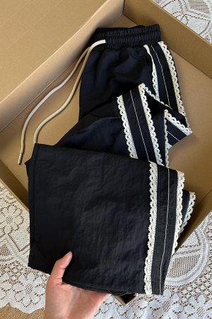 Spicy Girl Cargo Pants for Women – American-Style Lace Splicing, Wide-Leg Design, Flattering for Petite Figures, Versatile Casual Wear