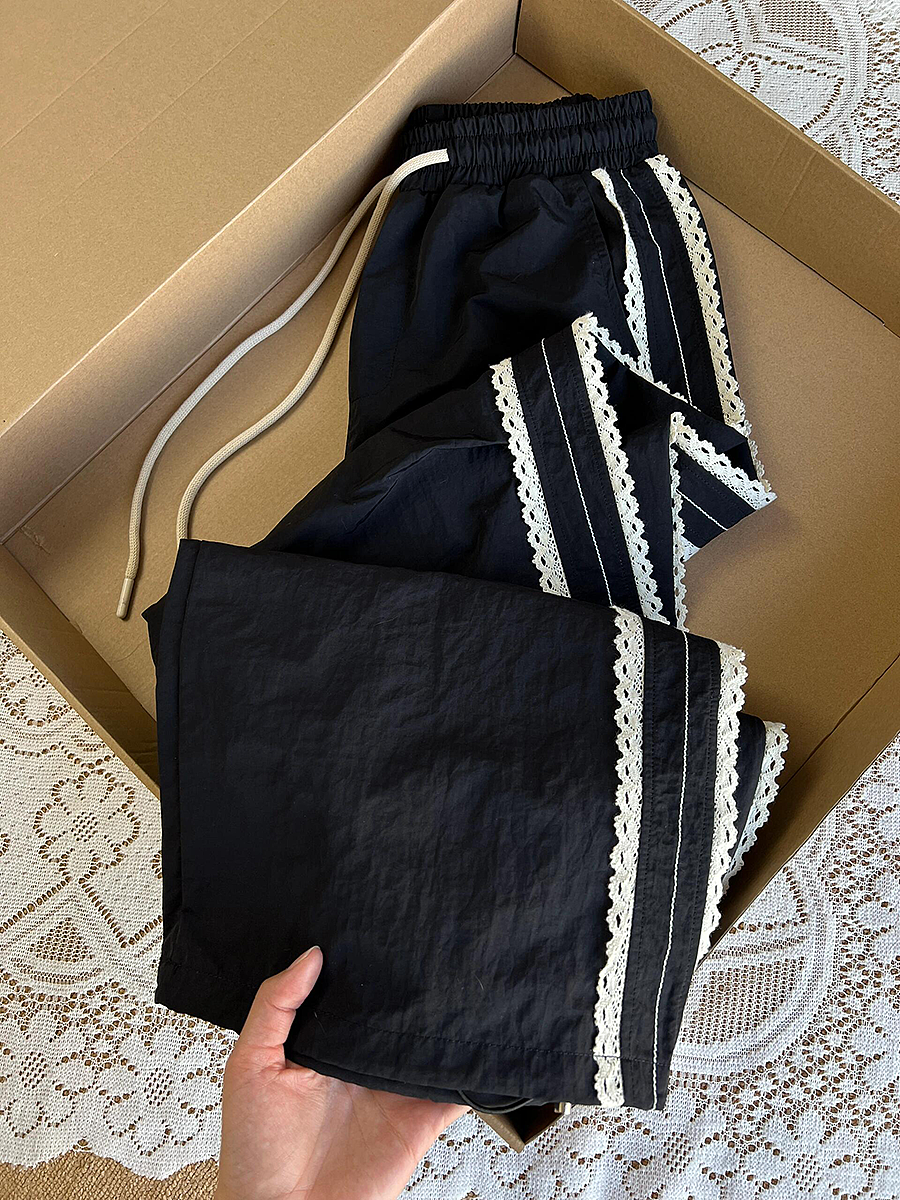 Spicy Girl Cargo Pants for Women – American-Style Lace Splicing, Wide-Leg Design, Flattering for Petite Figures, Versatile Casual Wear Spicy Girl Cargo Pants for Women – American-Style Lace Splicing, Wide-Leg Design, Flattering for Petite Figures, Versatile Casual Wear