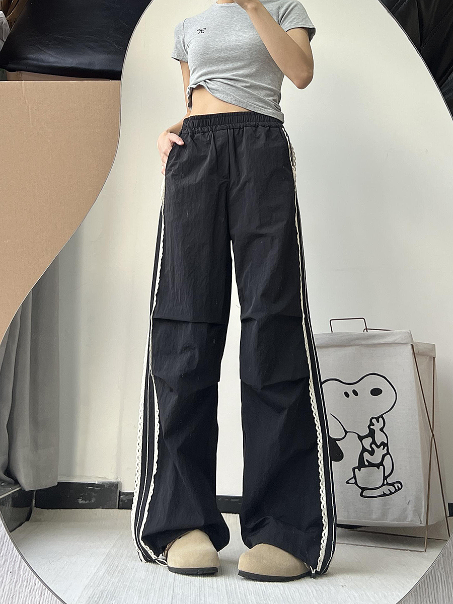 Spicy Girl Cargo Pants for Women – American-Style Lace Splicing, Wide-Leg Design, Flattering for Petite Figures, Versatile Casual Wear Spicy Girl Cargo Pants for Women – American-Style Lace Splicing, Wide-Leg Design, Flattering for Petite Figures, Versatile Casual Wear