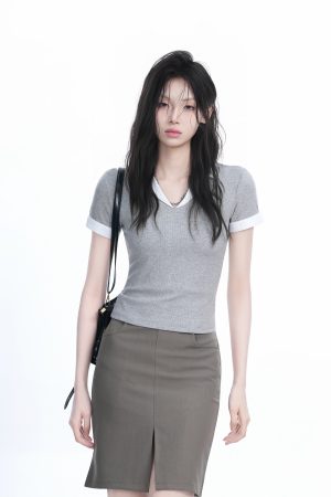 Spicy Girl College Style Fake Two-Piece Lapel Short Sleeve T-Shirt for Women - Fitted Shoulder Top, Trendy Y2K Fashion