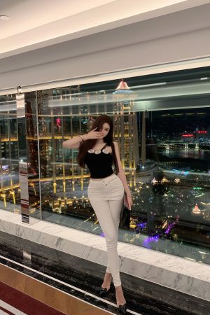 Strapless Sexy Top with Built-In Padding in Pure Desire Style for Women - Fashionable and Chic Summer Essential