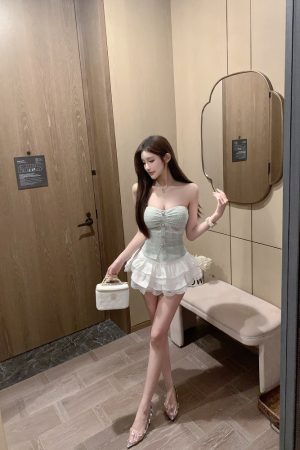 Strapless Slim Fit Lace Splicing Top with Built-in Chest Pad - Sexy Fragrant Style Vest for Y2K and 90s Fashion