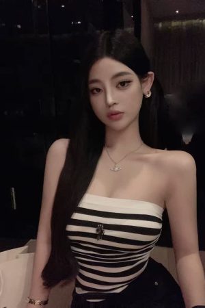 Striped Strapless Camisole for Women - Sexy Slim Fit Short Top, Perfect for 90s and Y2K Style Outfits