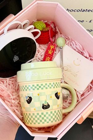 Stylish Ceramic Travel Coffee Cup with Lid - Unique Design, High-Quality Tea Mug for Women, Ideal Gift for Coffee Lovers