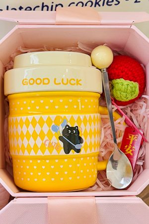 Stylish Ceramic Travel Coffee Cup with Lid - Unique Design, High-Quality Tea Mug for Women, Ideal Gift for Coffee Lovers