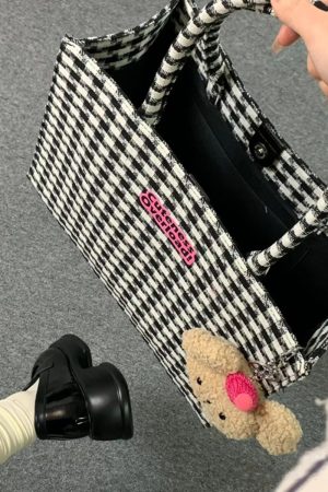 Stylish Checkered Tote Bag - Large Capacity Shoulder Handbag for Work, College, and Daily Commuting