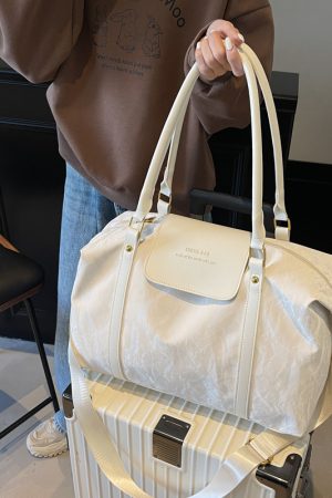 Stylish Lightweight Waterproof Travel Bag for Women - Large Capacity Commuter Shoulder Luggage for Short-Distance Business Trips