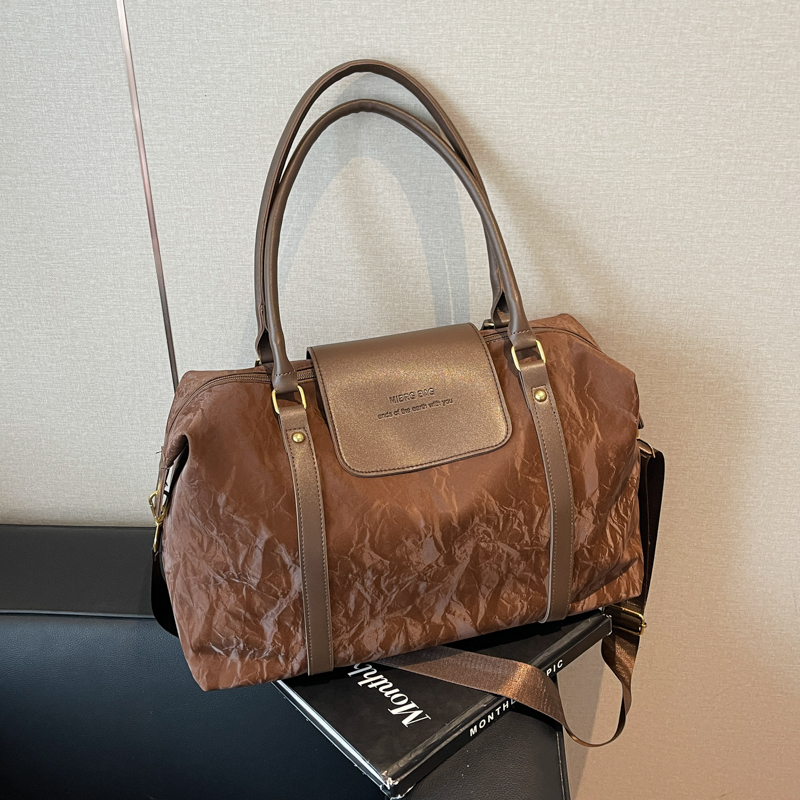 Stylish Lightweight Waterproof Travel Bag for Women - Large Capacity Commuter Shoulder Luggage for Short-Distance Business Trips Stylish Lightweight Waterproof Travel Bag for Women - Large Capacity Commuter Shoulder Luggage for Short-Distance Business Trips