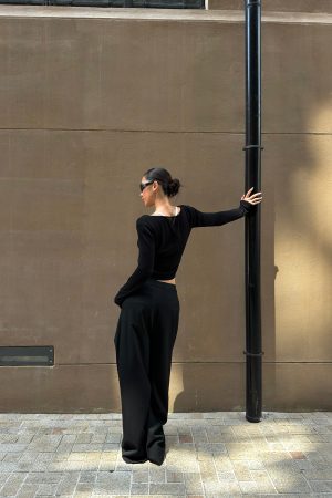 Stylish Minimalist Black Trousers with Built-In Layers and Special Cut - Trendy Loose Fit for Effortless Chic Style