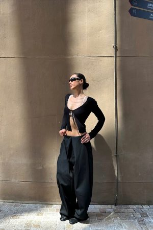 Stylish Minimalist Black Trousers with Built-In Layers and Special Cut - Trendy Loose Fit for Effortless Chic Style