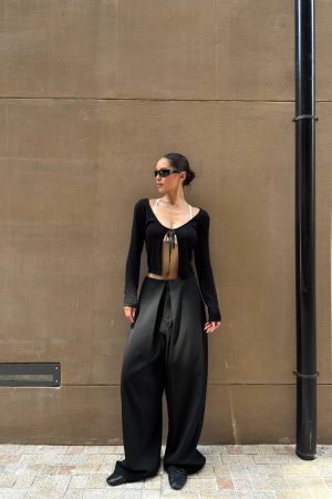 Stylish Minimalist Black Trousers with Built-In Layers and Special Cut - Trendy Loose Fit for Effortless Chic Style