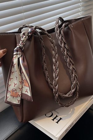 Stylish Minimalist Shoulder Bag for Women - Large Capacity Commuter Tote with Versatile Niche Design