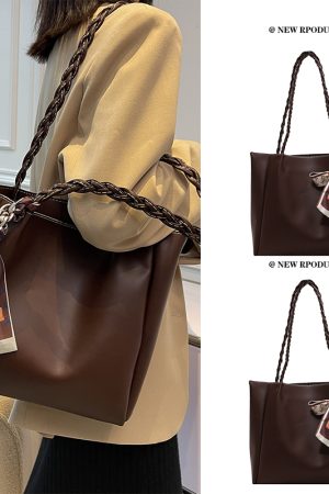 Stylish Minimalist Shoulder Bag for Women - Large Capacity Commuter Tote with Versatile Niche Design