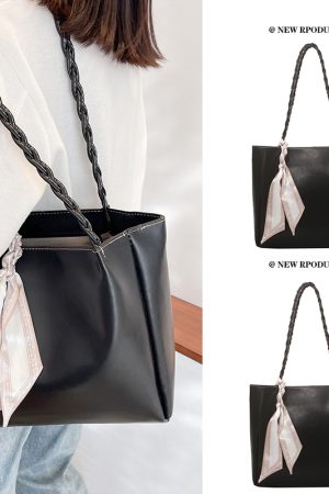 Stylish Minimalist Shoulder Bag for Women - Large Capacity Commuter Tote with Versatile Niche Design