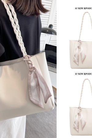 Stylish Minimalist Shoulder Bag for Women - Large Capacity Commuter Tote with Versatile Niche Design